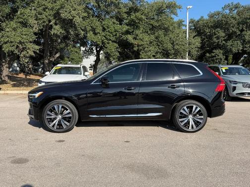 Onyx Black Metallic 2023 Volvo XC60 B5 Plus Bright Theme