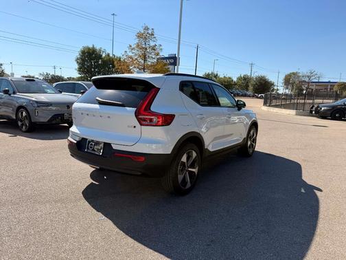 2026 Volvo XC40 B5 Plus