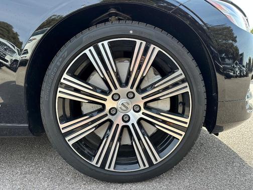 2025 Volvo S90 B6 Plus