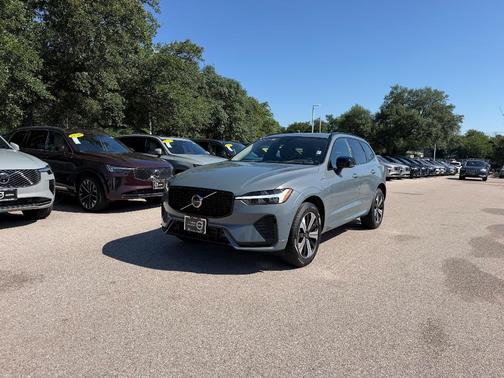 Thunder Gray Metallic 2023 Volvo XC60 Recharge Plug-In Hybrid T8 Plus Dark Theme