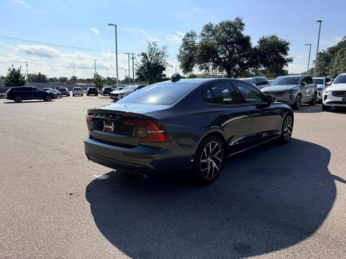 2020 Volvo S60 T5 Momentum