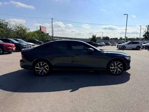 2020 Volvo S60 T5 Momentum