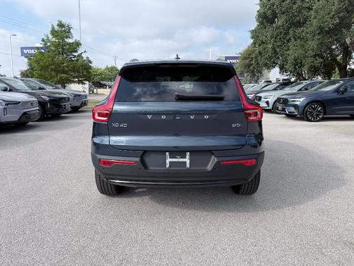 Denim Blue 2026 Volvo XC40 B5 Ultra