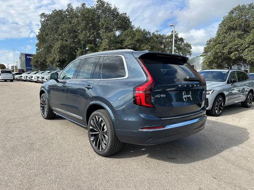 2026 Volvo XC90 B6 Plus 7-Seater