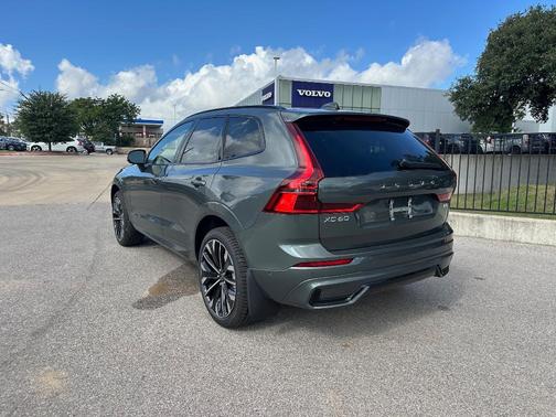 2026 Volvo XC60 B5 ULTRA