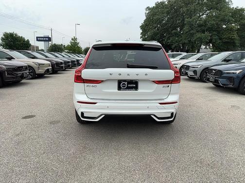 2025 Volvo XC60 B5 Plus