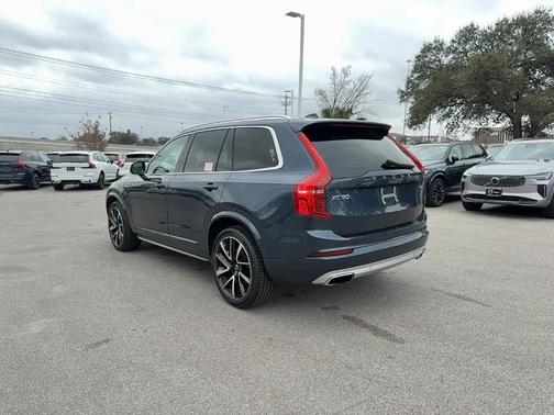 2020 Volvo XC90 T6 Momentum 7 Passenger
