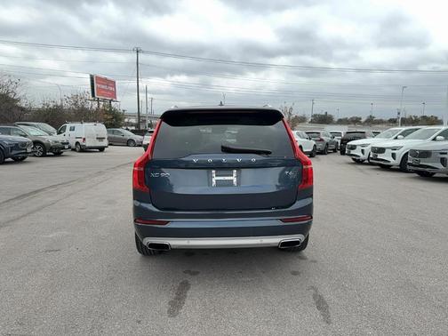 2020 Volvo XC90 T6 Momentum 7 Passenger