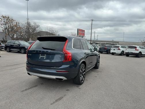 2020 Volvo XC90 T6 Momentum 7 Passenger