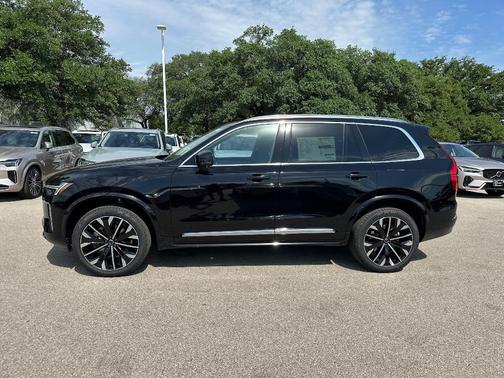 2025 Volvo XC90 B6 Core