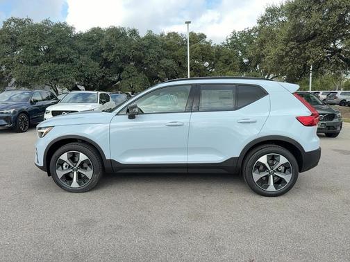 2026 Volvo XC40 B4 Core