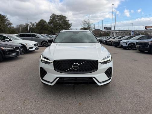 2026 Volvo XC60 Plug-In Hybrid T8 Plus