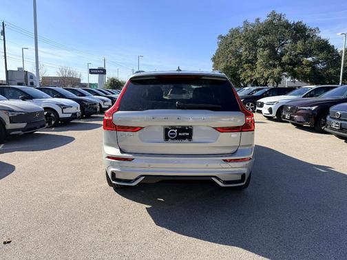 2024 Volvo XC60 Recharge Plug-In Hybrid T8 Plus Dark Theme