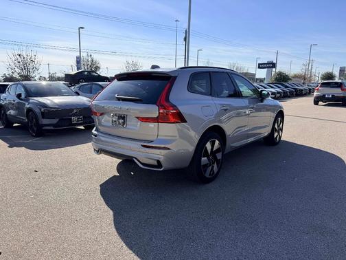 2024 Volvo XC60 Recharge Plug-In Hybrid T8 Plus Dark Theme