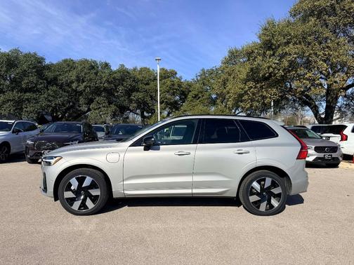 2024 Volvo XC60 Recharge Plug-In Hybrid T8 Plus Dark Theme