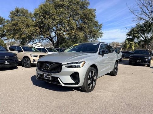 2024 Volvo XC60 Recharge Plug-In Hybrid T8 Plus Dark Theme