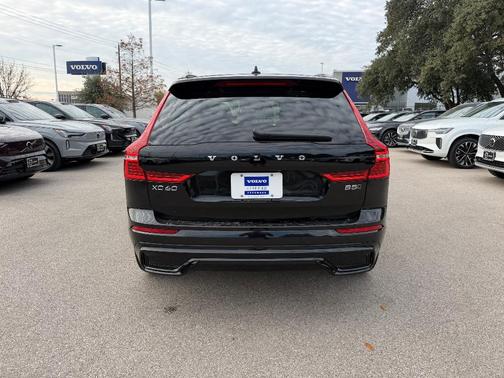 2025 Volvo XC60 B5 Plus