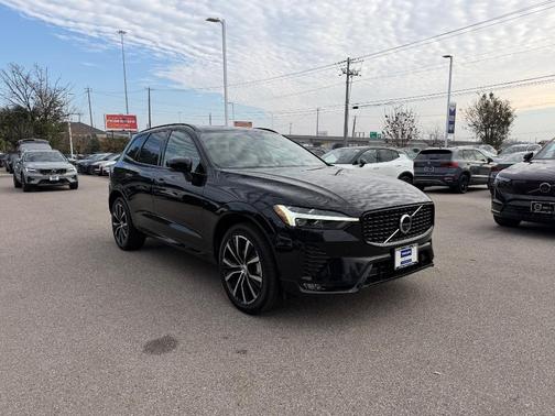 2025 Volvo XC60 B5 Plus