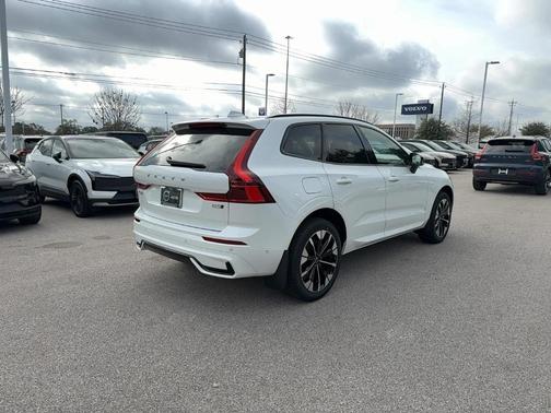 2026 Volvo XC60 B5 Plus