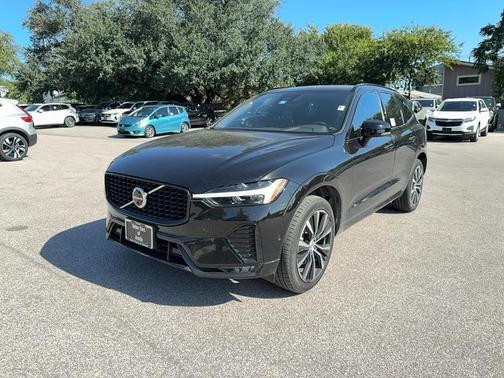 2023 Volvo XC60 B5 Plus Dark Theme