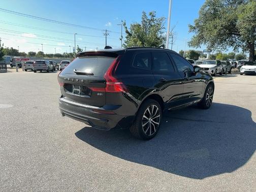 2023 Volvo XC60 B5 Plus Dark Theme