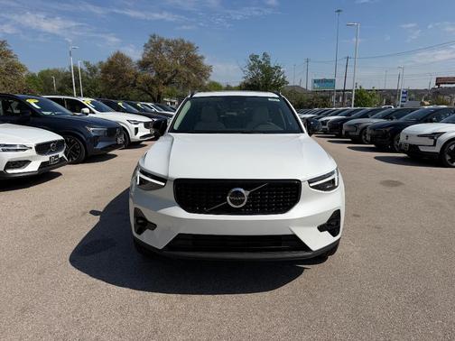 Crystal White 2026 Volvo XC40 B5 Ultra