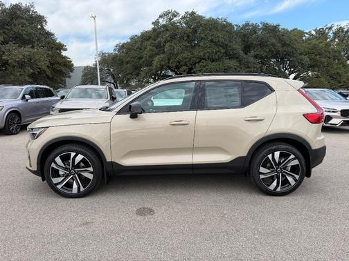 2026 Volvo XC40 B5 Ultra