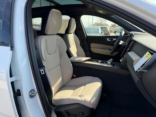 2026 Volvo XC60 B5 Plus