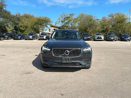 2022 Volvo XC90 T6 Momentum 7 Passenger