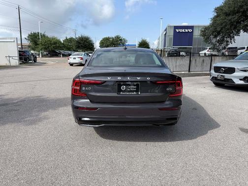 Platinum Gray 2025 Volvo S60 B5 Plus