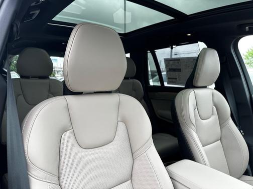 2025 Volvo XC90 Plug-In Hybrid T8 Ultra 7-Seater
