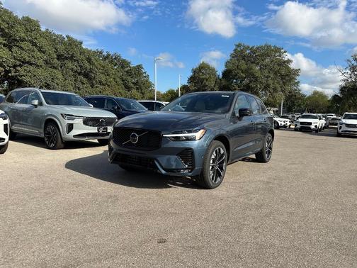 2026 Volvo XC60 B5 Plus