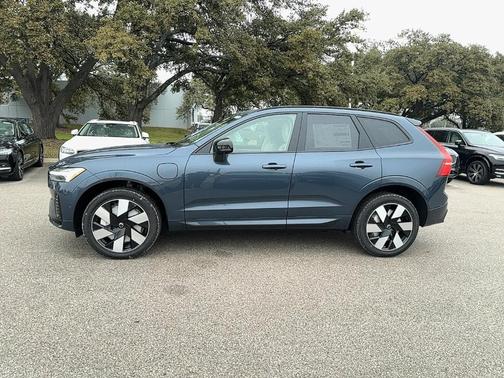2025 Volvo XC60 Plug-In Hybrid T8 Plus
