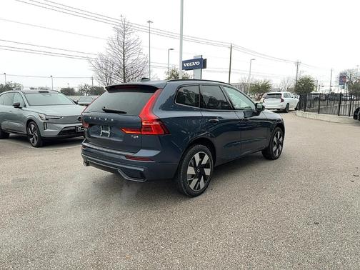2025 Volvo XC60 Plug-In Hybrid T8 Plus