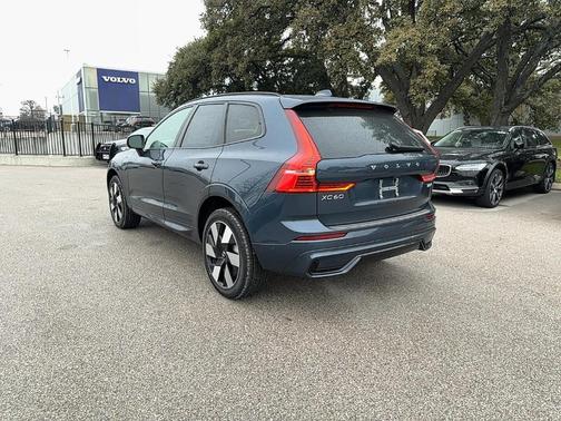 2025 Volvo XC60 Plug-In Hybrid T8 Plus