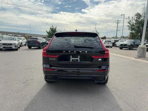 Onyx Black Metallic 2024 Volvo XC60 Recharge Plug-In Hybrid T8 Plus Dark Theme
