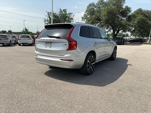 2022 Volvo XC90 T6 Momentum 7 Passenger