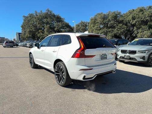 2026 Volvo XC60 B5 Ultra