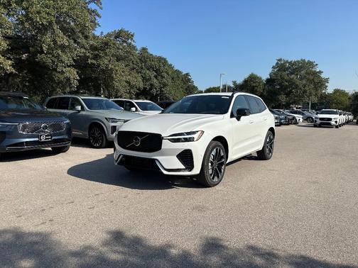 2026 Volvo XC60 B5 Plus
