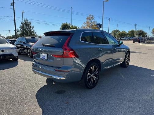 2023 Volvo XC60 B5 Plus Bright Theme