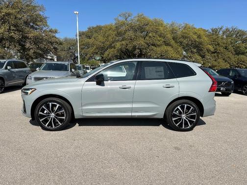 2025 Volvo XC60 B5 Plus