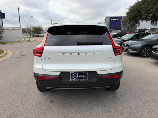 2026 Volvo XC40 B4 Plus