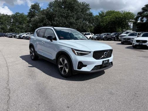 Cloud 9 White 2026 Volvo XC40 B5 Plus