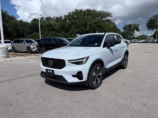 Cloud 9 White 2026 Volvo XC40 B5 Plus