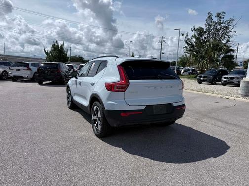 Cloud 9 White 2026 Volvo XC40 B5 Plus