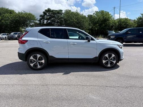 Cloud 9 White 2026 Volvo XC40 B5 Plus