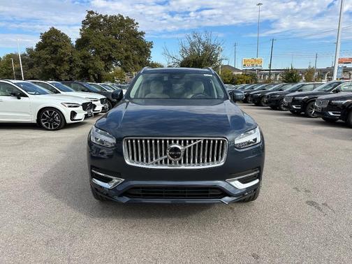 2025 Volvo XC90 B5 Plus