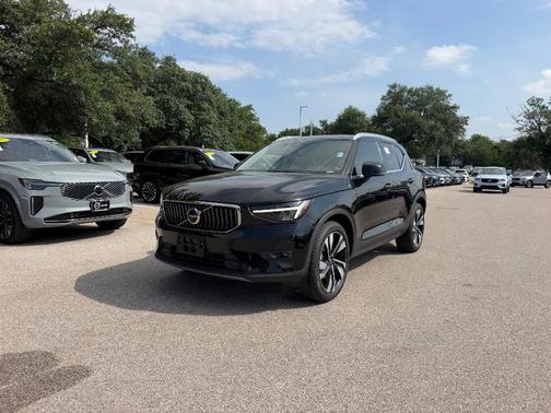 Black Stone 2023 Volvo XC40 B5 Plus Bright Theme