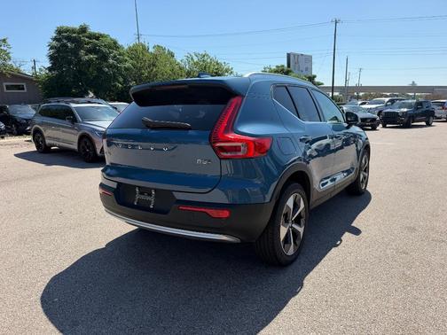 Fjord Blue Metallic 2025 Volvo XC40 B5 Plus Bright Theme