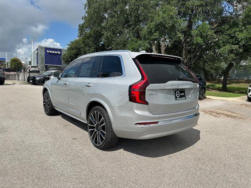 2025 Volvo XC90 B6 Plus 6-Seater